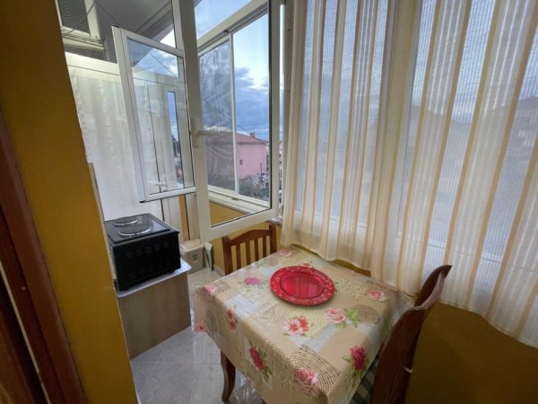 Tirane, jepet me qera garsonier Kati 3, 25 m² 270 € (Rrethi Shkozes)