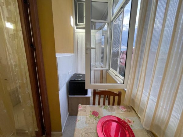 Tirane, jepet me qera garsonier Kati 3, 25 m² 270 € (Rrethi Shkozes)