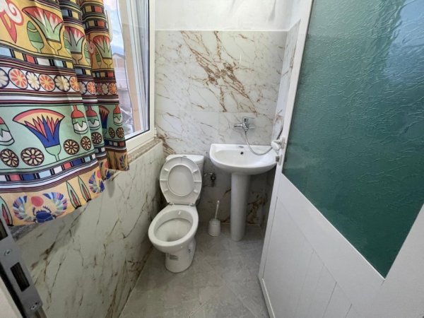 Tirane, jepet me qera garsonier Kati 3, 25 m² 270 € (Rrethi Shkozes)