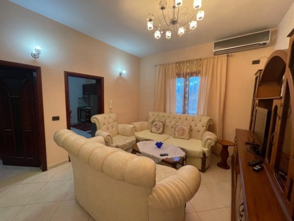 Tirane, jepet me qera apartament+verande | Penthouse 2+1+Ballkon Kati 3, 92 m² 450 € (Rrethi Shkozes)