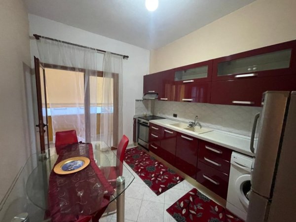 Tirane, jepet me qera apartament+verande | Penthouse 2+1+Ballkon Kati 3, 92 m² 450 € (Rrethi Shkozes)
