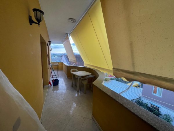 Tirane, jepet me qera apartament+verande | Penthouse 2+1+Ballkon Kati 3, 92 m² 450 € (Rrethi Shkozes)