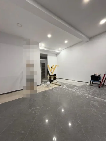Tirane, jepet me qera ambjent biznesi Kati 2, 43 m² 400 € (ASTIR)