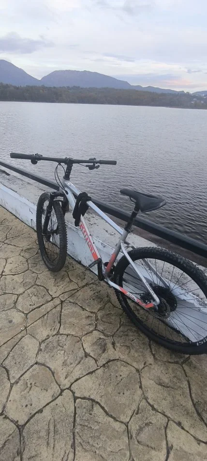 Tirane, shes biciklete Ghost gri metalizato 400 €