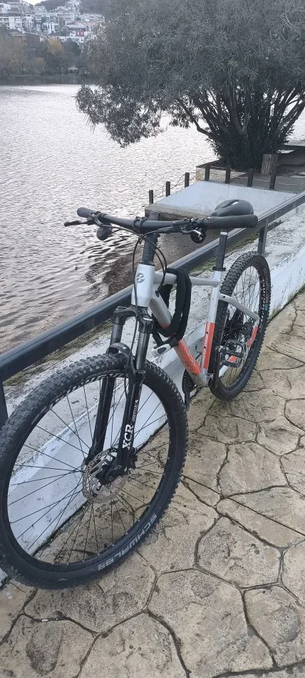 Tirane, shes biciklete Ghost gri metalizato 400 €