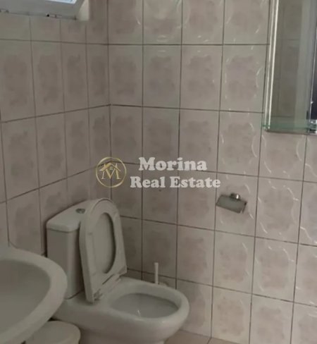 Tirane, jepet me qera Vile 1+1 Kati 1, 70 m² 400 € (Don Bosko)