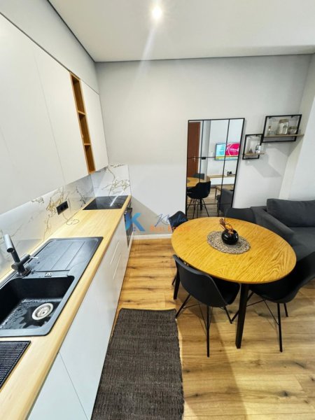 Tirane, jap me qera apartament 2+1+Ballkon Kati 8, 78 m² 700 € (Rruga e Kavajes, perballe Delijorgjit)