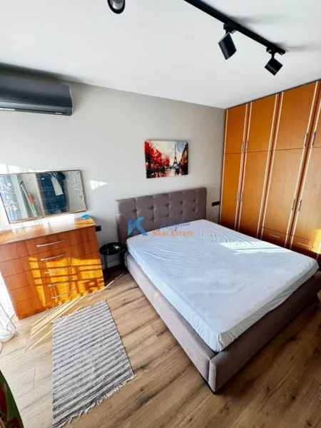Tirane, jap me qera apartament 2+1+Ballkon Kati 8, 78 m² 700 € (Rruga e Kavajes, perballe Delijorgjit)