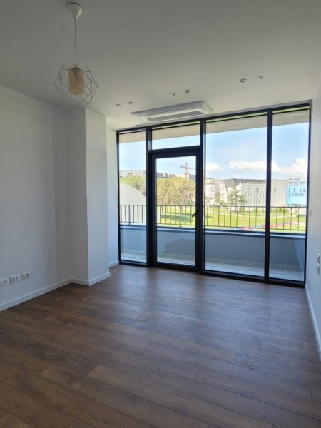 Tirane, jepet me qera ambjent biznesi Kati 3, 135 m² 1.400 € (Lake View)