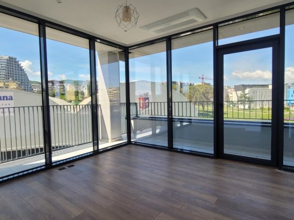 Tirane, jepet me qera ambjent biznesi Kati 3, 135 m² 1.400 € (Lake View)