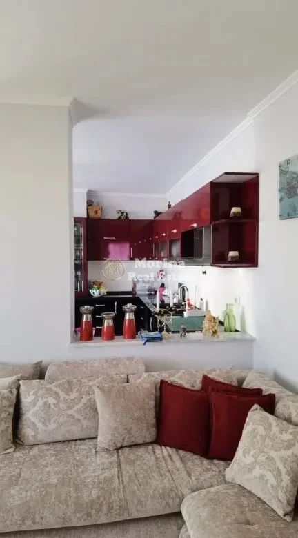 Tirane, jepet me qera apartament 2+1+Ballkon Kati 6, 91 m² 500 € (Yzberisht)