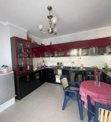 Tirane, jepet me qera apartament 2+1+Ballkon Kati 6, 91 m² 500 € (Yzberisht)