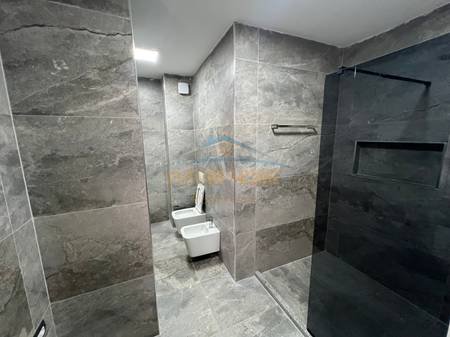 Tirane, jepet me qera apartament 2+1+Ballkon Kati 7, 130 m² 850 € (zogu i zi)