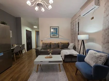 Tirane, jepet me qera apartament 1+1+Ballkon Kati 8, 56 m² 700 € (Pazari i Ri)