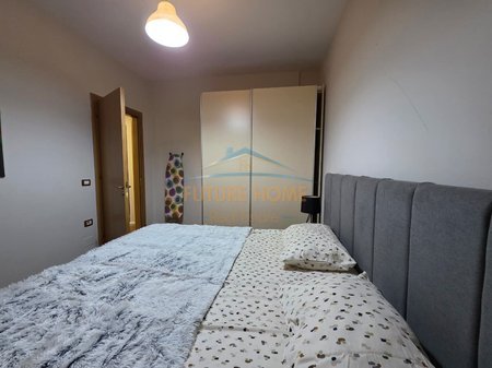 Tirane, jepet me qera apartament 1+1+Ballkon Kati 8, 56 m² 700 € (Pazari i Ri)
