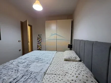 Tirane, jepet me qera apartament 1+1+Ballkon Kati 8, 56 m² 700 € (Pazari i Ri)