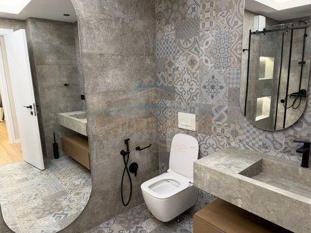 Tirane, jepet me qera apartament 3+1+Ballkon Kati 2, 145 m² 1.500 € (Kodra e diellit)