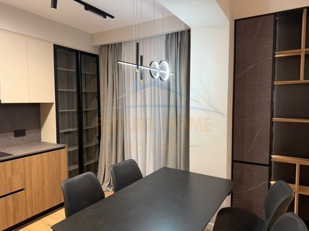 Tirane, jepet me qera apartament 3+1+Ballkon Kati 2, 145 m² 1.500 € (Kodra e diellit)