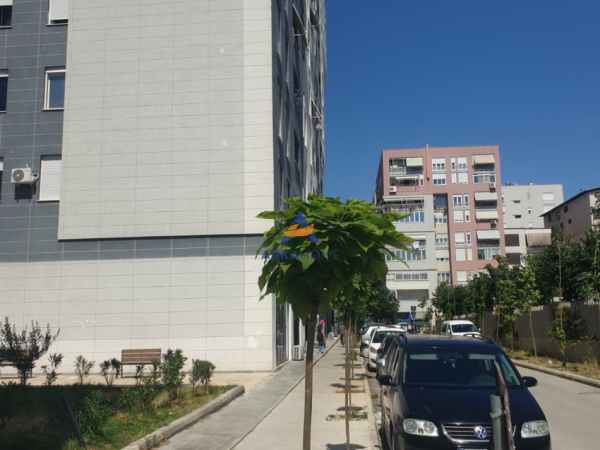 Tirane, jap me qera ambjent biznesi Kati 1, 23 m² 420 € 