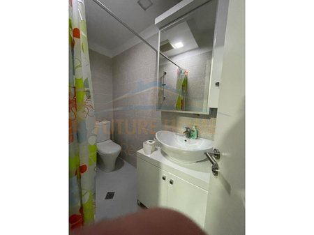 Tirane, jepet me qera apartament 2+1+Ballkon Kati 2, 100 m² 600 € (Liqeni i thate)