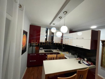 Tirane, jepet me qera apartament 2+1+Ballkon Kati 2, 100 m² 600 € (Liqeni i thate)