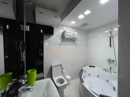 Tirane, jepet me qera apartament 2+1+Ballkon Kati 2, 100 m² 600 € (Liqeni i thate)
