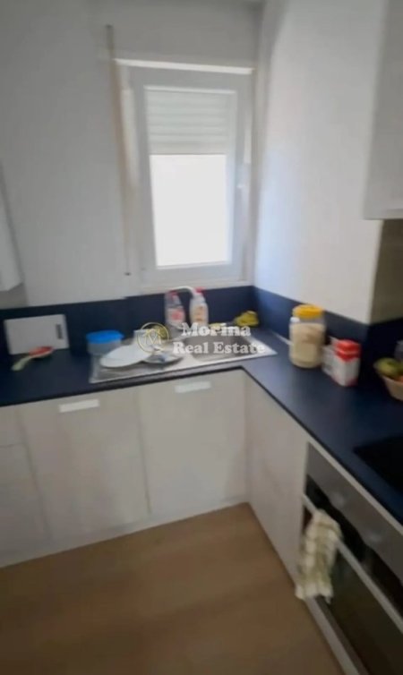 Tirane, jepet me qera apartament 1+1 Kati 10, 50 m² 450 € (Rruga 5 Maji)
