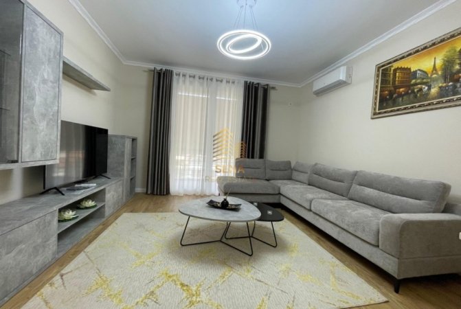 Tirane, jepet me qera apartament 2+1+Ballkon Kati 2, 104 m² 800 € (Rruga Gramoz Pashko)