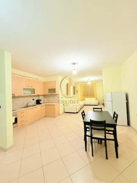 Vlore, jepet me qera apartament 2+1+Ballkon Kati 3, 90 m² 