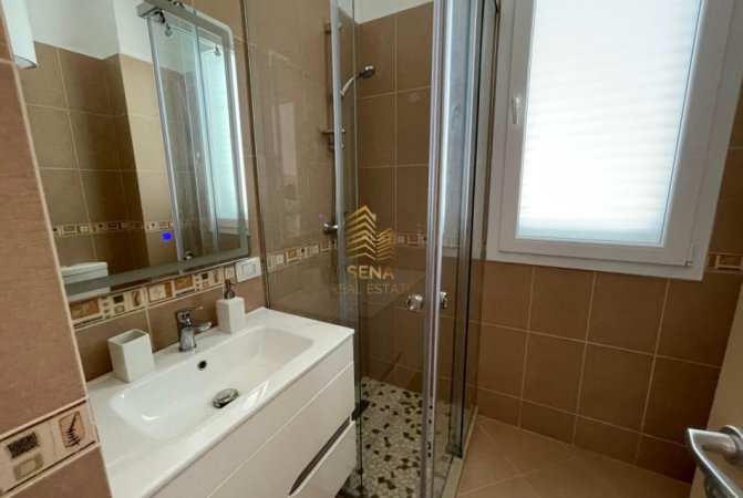 Tirane, jepet me qera apartament 2+1+Ballkon Kati 2, 104 m² 800 € (Rruga Gramoz Pashko)