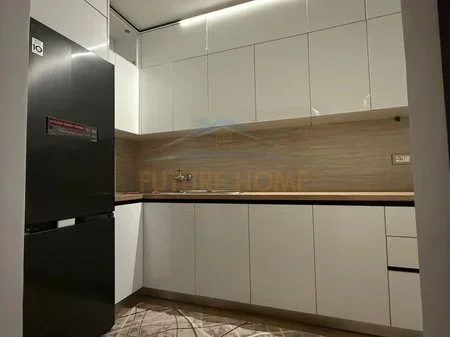 Tirane, jepet me qera apartament 2+1+Ballkon Kati 5, 73 m² 600 € (Ali Demi)