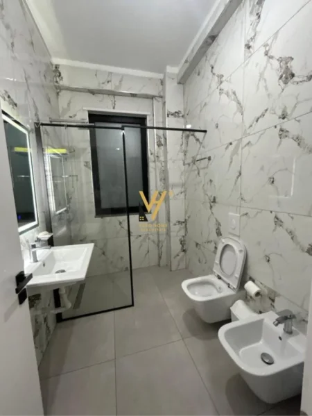 Tirane, jepet me qera apartament 1+1+Ballkon Kati 1, 80 m² 500 € (TEG)