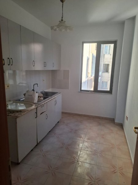 Tirane, shitet apartament 2+1+Aneks+Ballkon Kati 6, 98 m² 171.000 € 