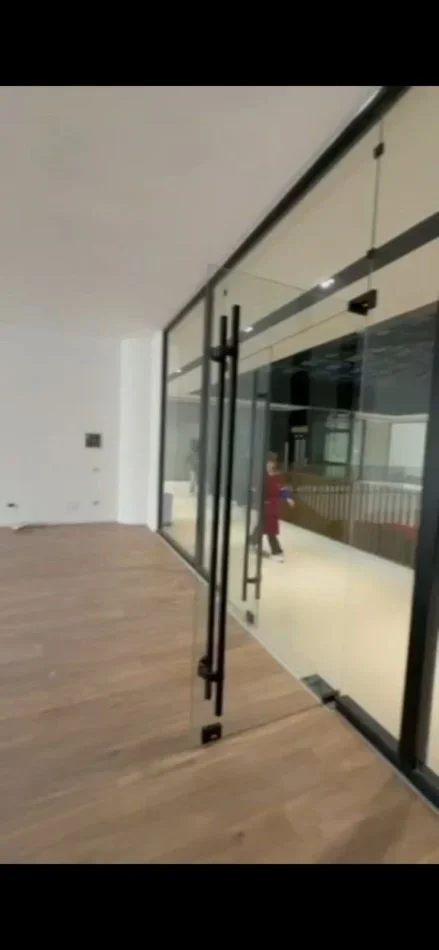 Tirane, jepet me qera zyre Kati 2, 127 m² 1.900 € (MINE PEZA)