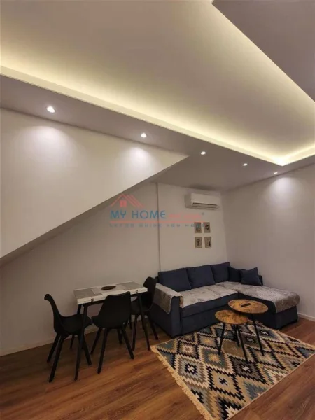 Tirane, jepet me qera apartament 1+1+Ballkon Kati 1, 60 m² 600 € (Rruga Viktor Hygo)