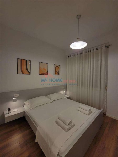 Tirane, jepet me qera apartament 1+1+Ballkon Kati 1, 60 m² 600 € (Rruga Viktor Hygo)