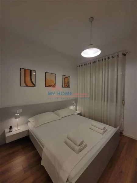 Tirane, jepet me qera apartament 1+1+Ballkon Kati 1, 60 m² 600 € (Rruga Viktor Hygo)