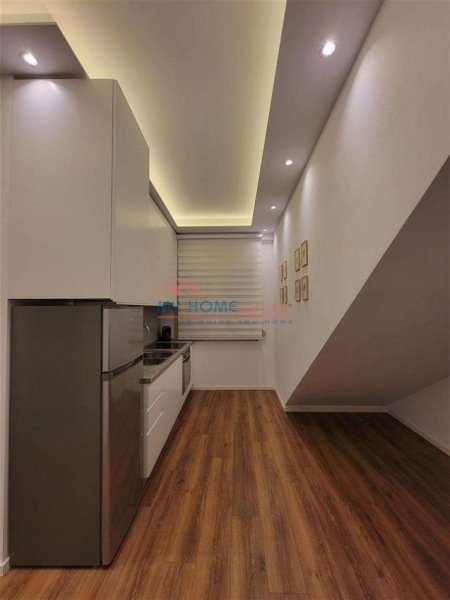 Tirane, jepet me qera apartament 1+1+Ballkon Kati 1, 60 m² 600 € (Rruga Viktor Hygo)