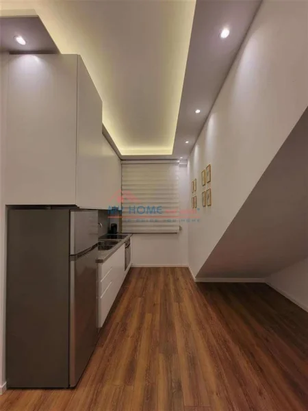 Tirane, jepet me qera apartament 1+1+Ballkon Kati 1, 60 m² 600 € (Rruga Viktor Hygo)