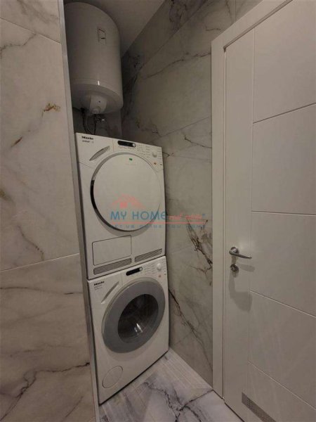 Tirane, jepet me qera apartament 1+1+Ballkon Kati 1, 60 m² 600 € (Rruga Viktor Hygo)