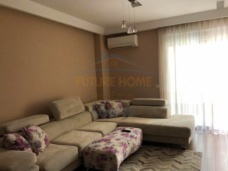 Tirane, jepet me qera apartament 2+1+Ballkon Kati 3, 109 m² 950 € (Liqeni i Thate)