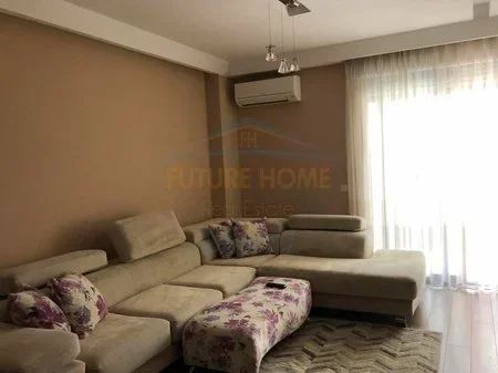 Tirane, jepet me qera apartament 2+1+Ballkon Kati 3, 109 m² 950 € (Liqeni i Thate)