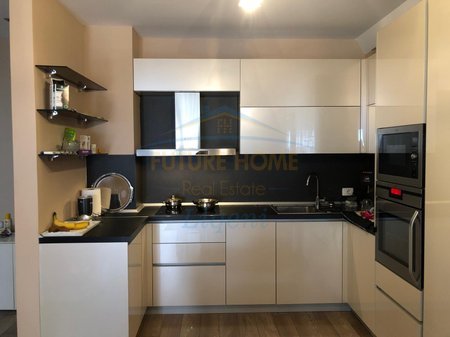 Tirane, jepet me qera apartament 2+1+Ballkon Kati 3, 109 m² 950 € (Liqeni i Thate)