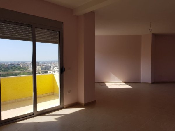 Tirane, shitet apartament 3+1 Kati 2, 211 m² 350.000 € (Liqeni Artificial)