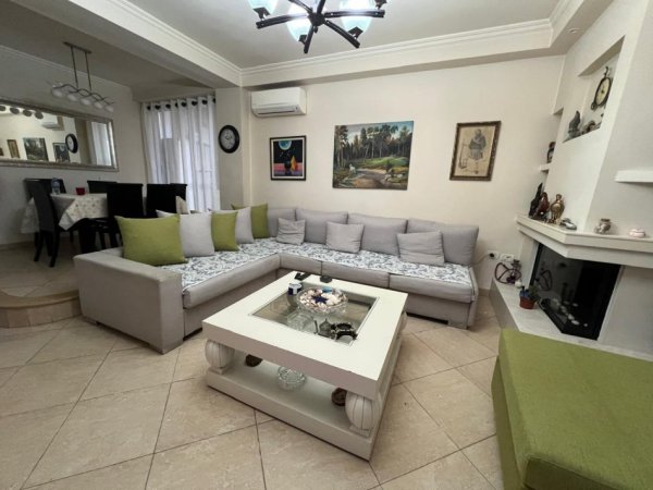 Tirane, shitet apartament 2+1+Ballkon Kati 8, 110 m² 390.000 € (rruga blloku)