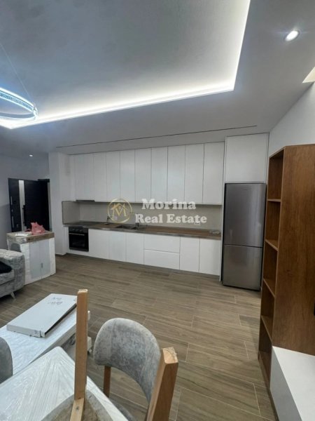 Tirane, jepet me qera apartament 1+1+Ballkon Kati 4, 65 m² 650 € (5 Maji)