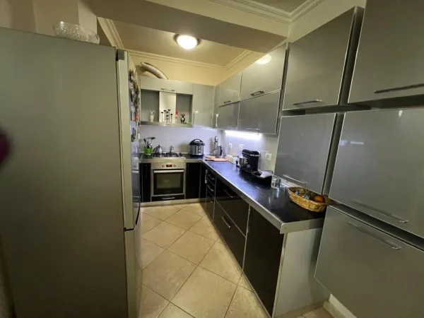 Tirane, shitet apartament 2+1+Ballkon Kati 8, 110 m² 390.000 € (rruga blloku)