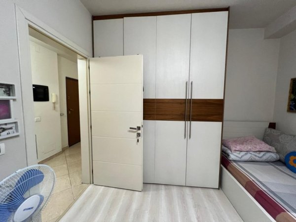 Tirane, shitet apartament 2+1+Ballkon Kati 8, 110 m² 390.000 € (rruga blloku)