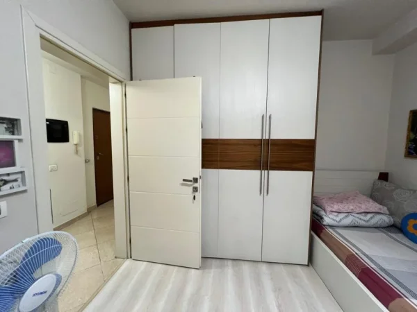 Tirane, shitet apartament 2+1+Ballkon Kati 8, 110 m² 390.000 € (rruga blloku)