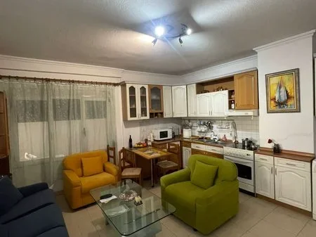 Tirane, jepet me qera apartament 2+1+Ballkon Kati 8, 75 m² 600 € (Shallvaret)